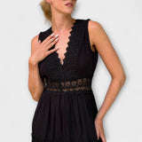 Aurélie - Elegantna čipkasta haljina s V izrezom