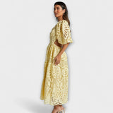 Elegantne haljine s nježnim detaljima