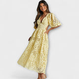 Elegantne haljine s nježnim detaljima