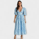 Elegantne haljine s nježnim detaljima