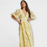 Elegantne haljine s nježnim detaljima