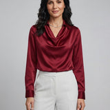 Theresa | Elegantna Saten Bluza s Vodopadnim Izrezom